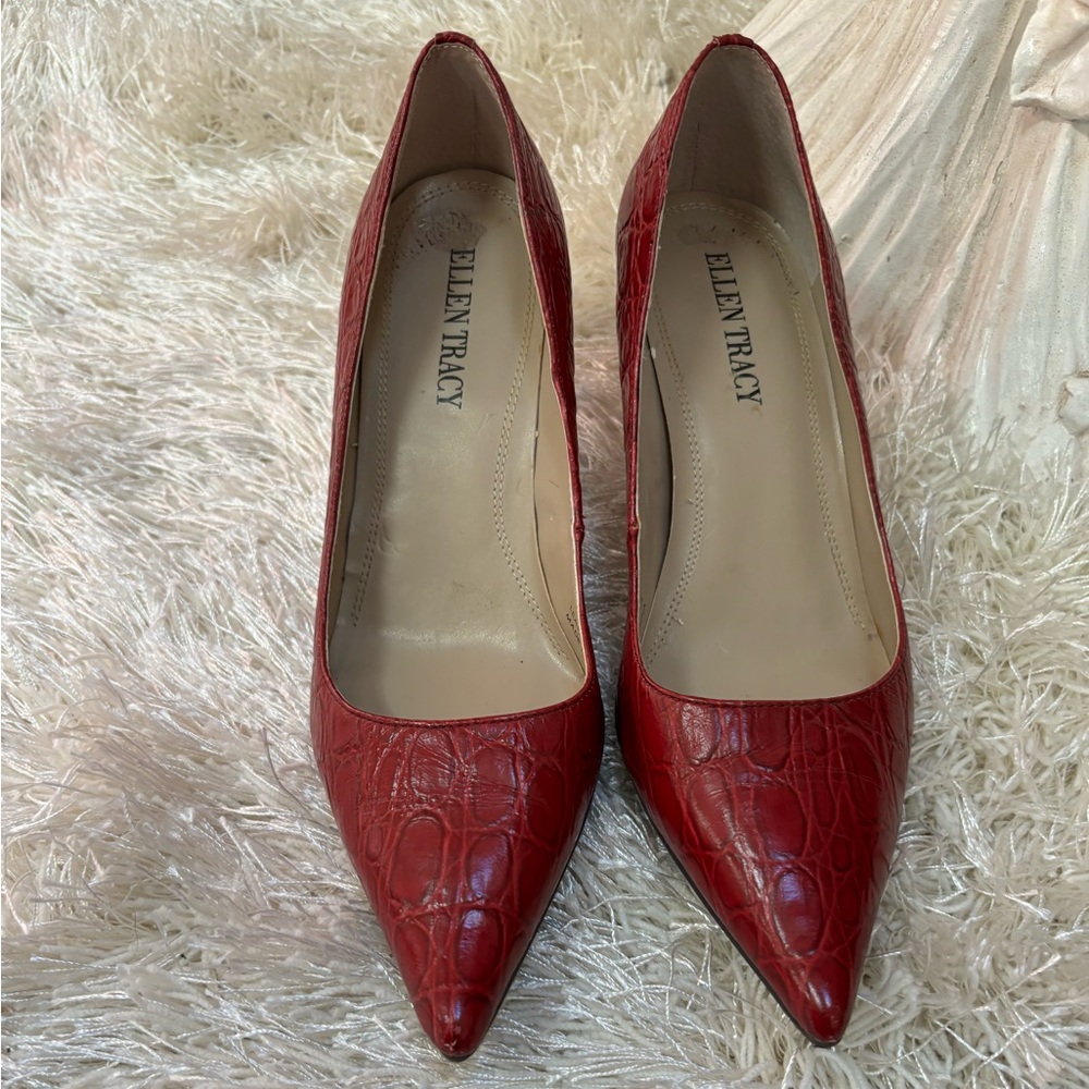 Ellen Tracy Red/Burgundy Crocodile Embossed Pumps